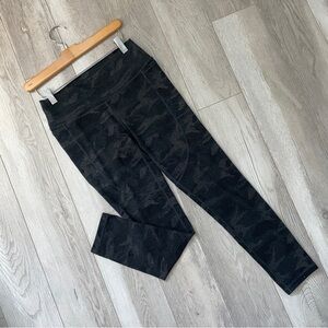 Vuori Camo Leggings elevation performance pockets womens Gray medium activewear